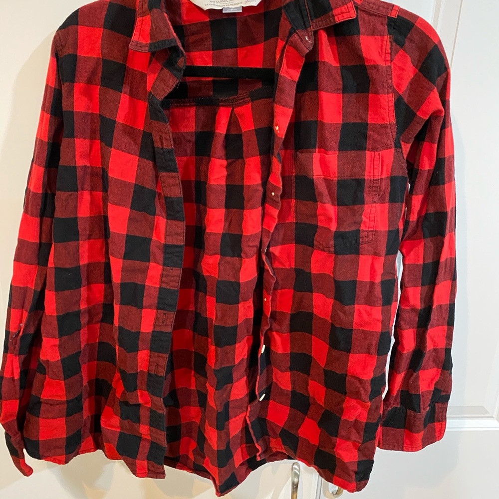 🎉 5/$25 Red black flannel blouse large